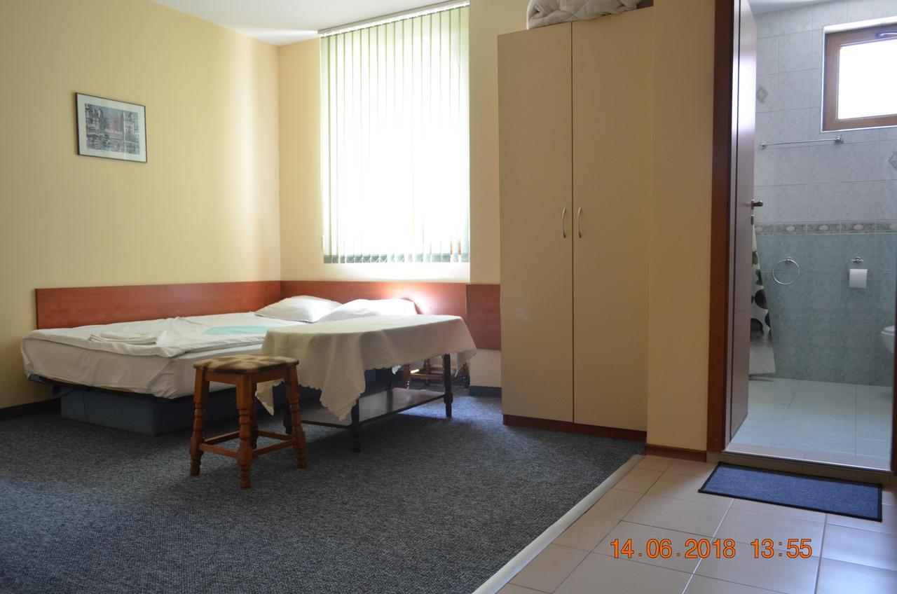Guesthouse Opal Равда Екстериор снимка