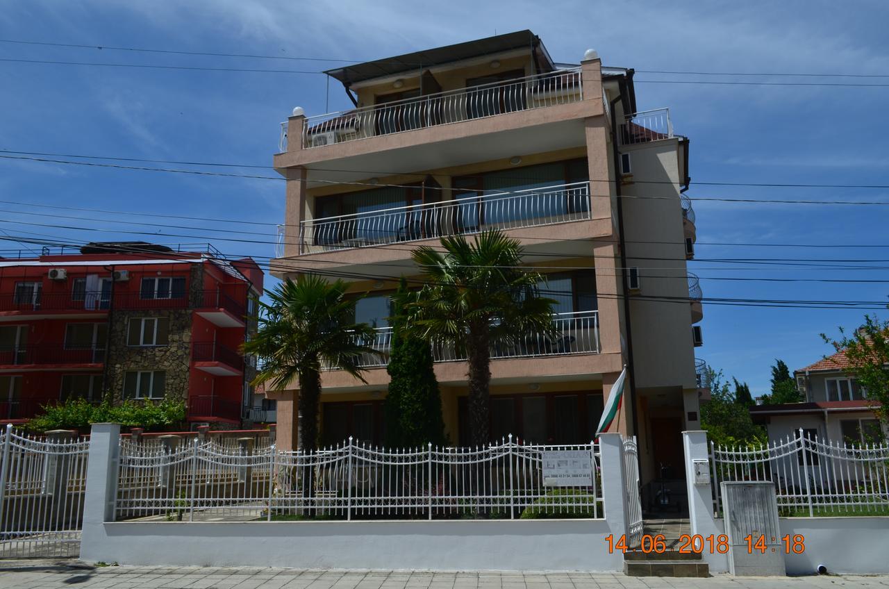 Guesthouse Opal Равда Екстериор снимка