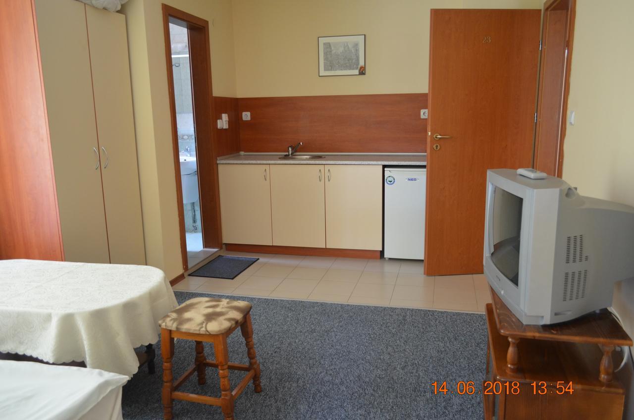 Guesthouse Opal Равда Екстериор снимка
